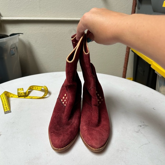 Sofsol size 7 burgundy boots - Picture 2 of 10
